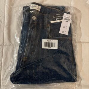 NWT Abercrombie & Fitch Dark Women's Jeans